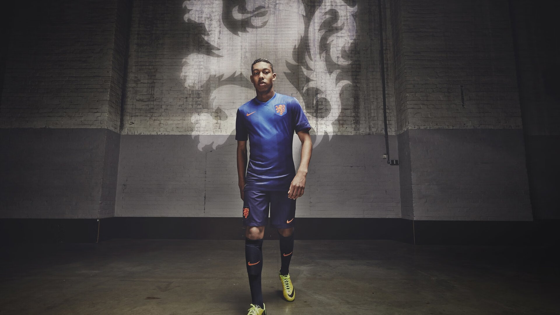 _足球少年未来之星：青训营培养新力量_，足球少年养成